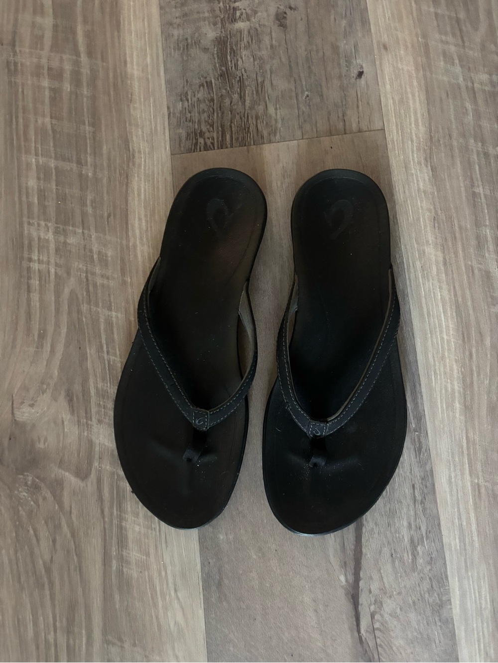 OluKai Men's Black Flip-Flops 40